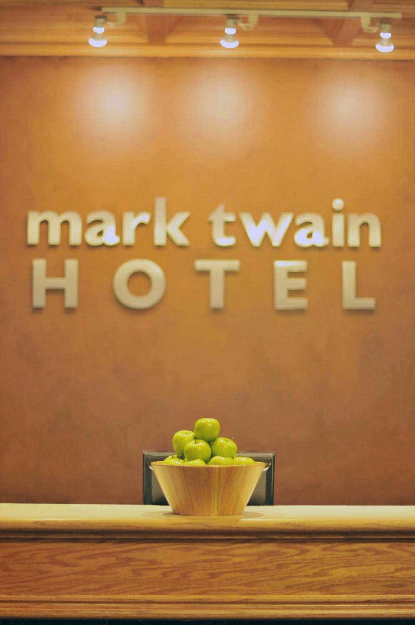 Mark Twain Hotel Пеория Экстерьер фото